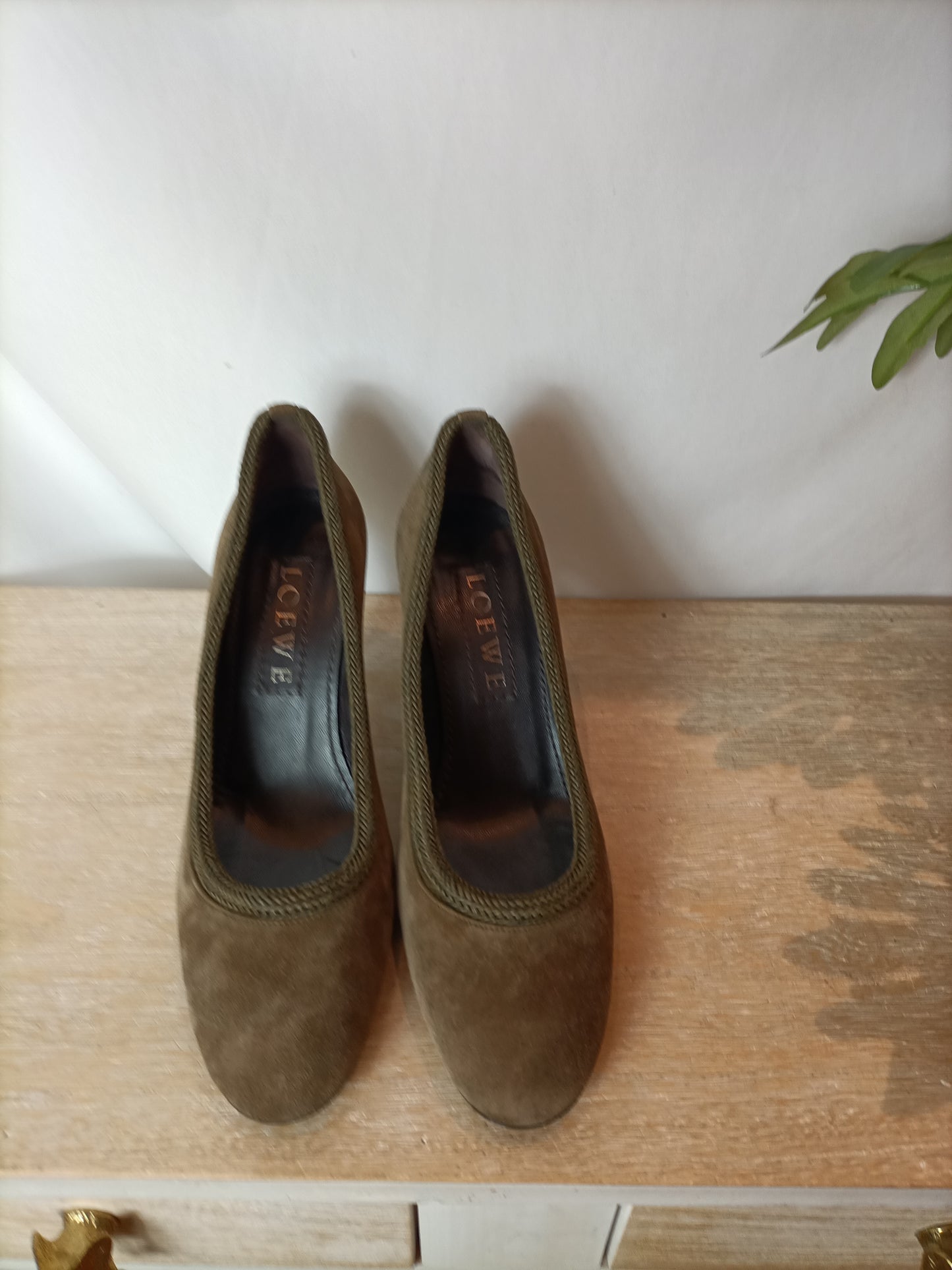 LOEWE. Tacones doble textura piel marrones. T 37