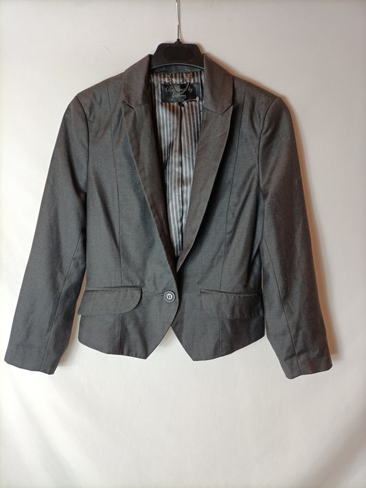 STRADIVARIUS. Blazer gris cortita T.s