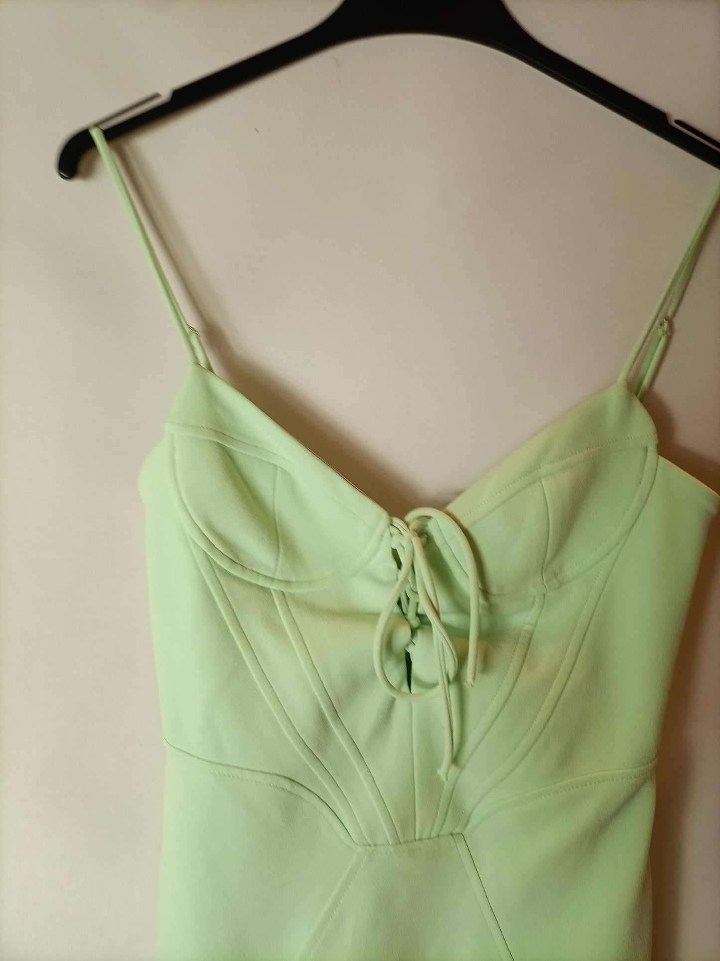 ZARA. Vestido entallado verde T.s