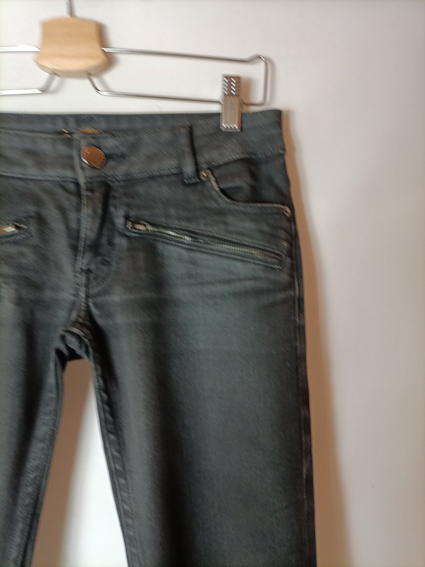 MAJE. Pantalón negro cremalleras T.34