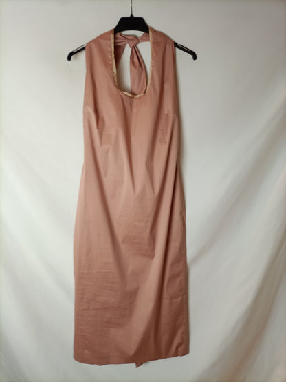 OTRAS. Vestido midi atado al cuello rosa palo. T M/L