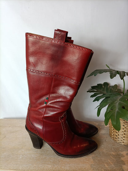 GUCCI. Botas burdeos estilo cowboy, T 38C