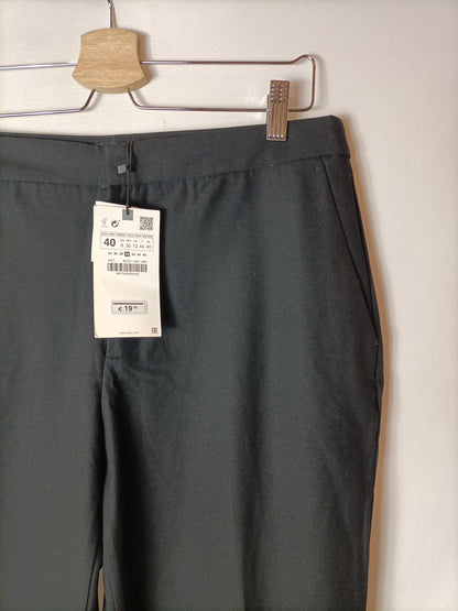 ZARA. Pantalón negro de vestir T.40