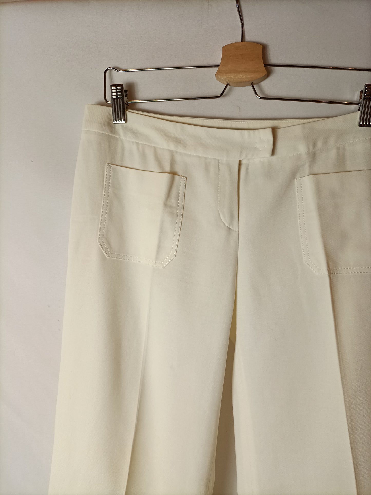 BARBARA BUI. Pantalones pata ancha blanco roto. T 40