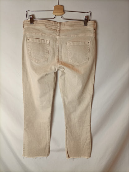 ZARA. pantalón denim beige T.40