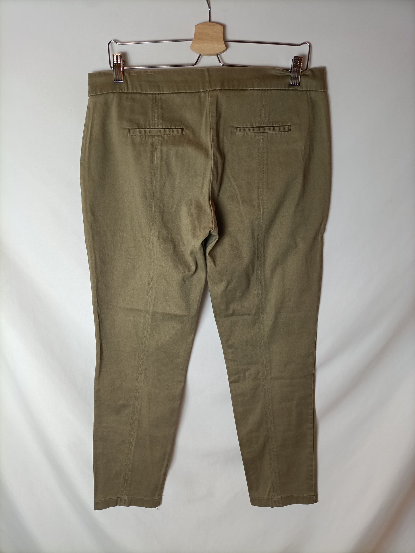 SFERA. Pantalón verde chino T.42