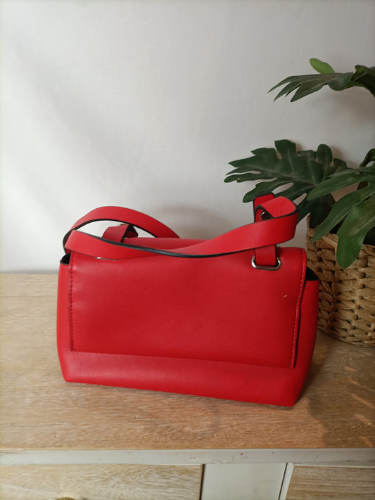 PULL&BEAR. Bolso rojo bandolera