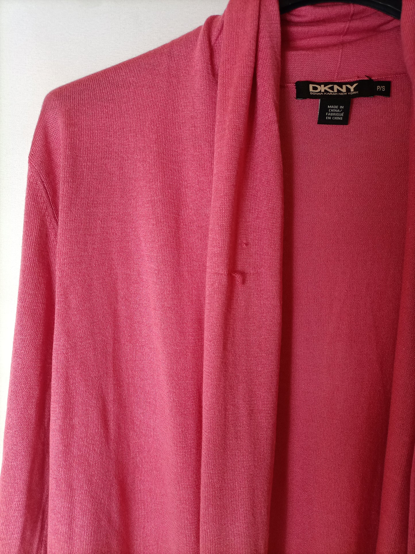 DKNY. Cárdigan rosa . T S (tara)