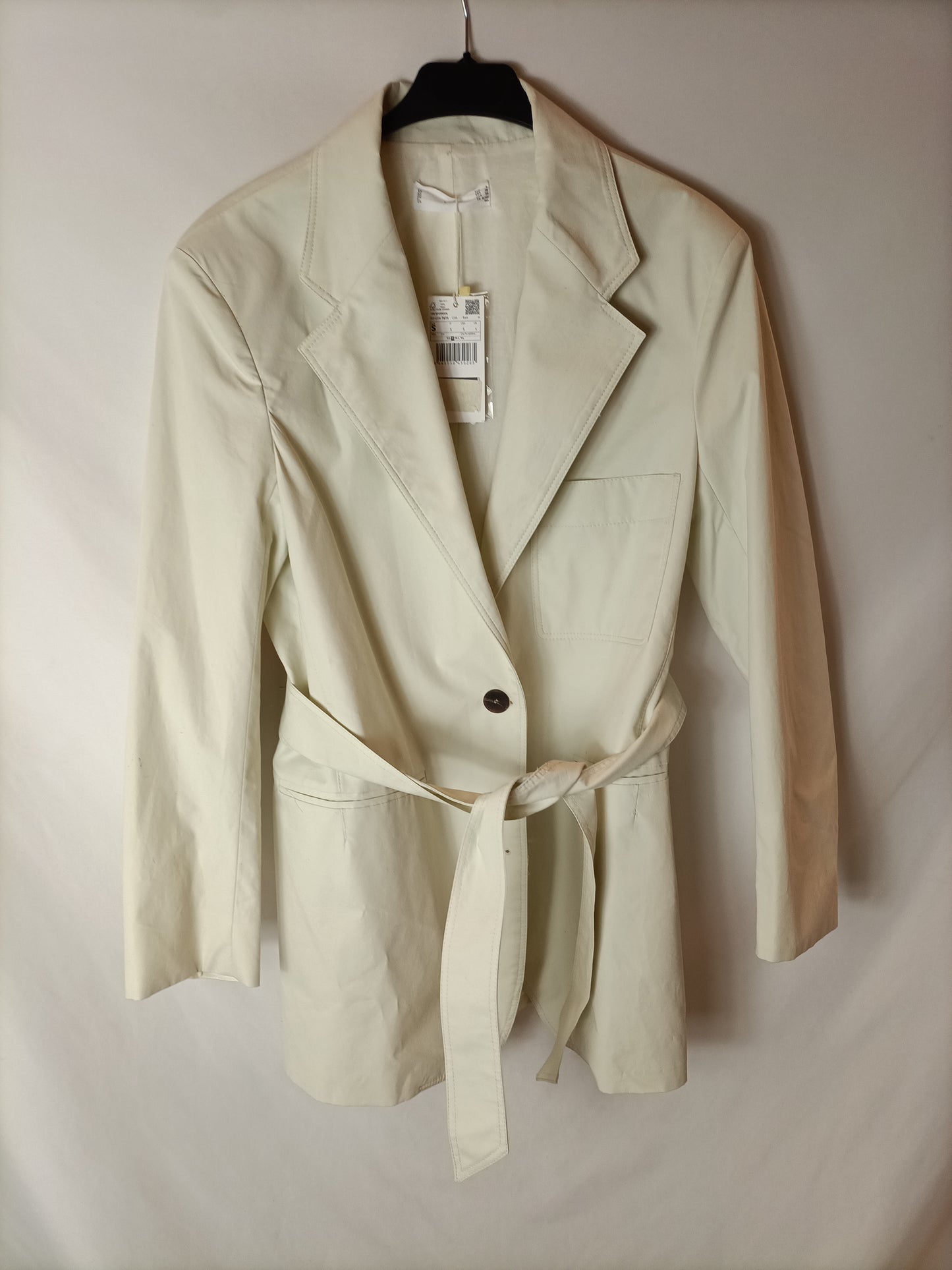 MANGO. Chaqueta beige cinturón T.s