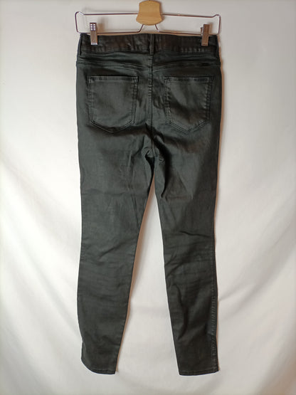 MASSIMO DUTTI. Pantalón pitillo encerado. T 36