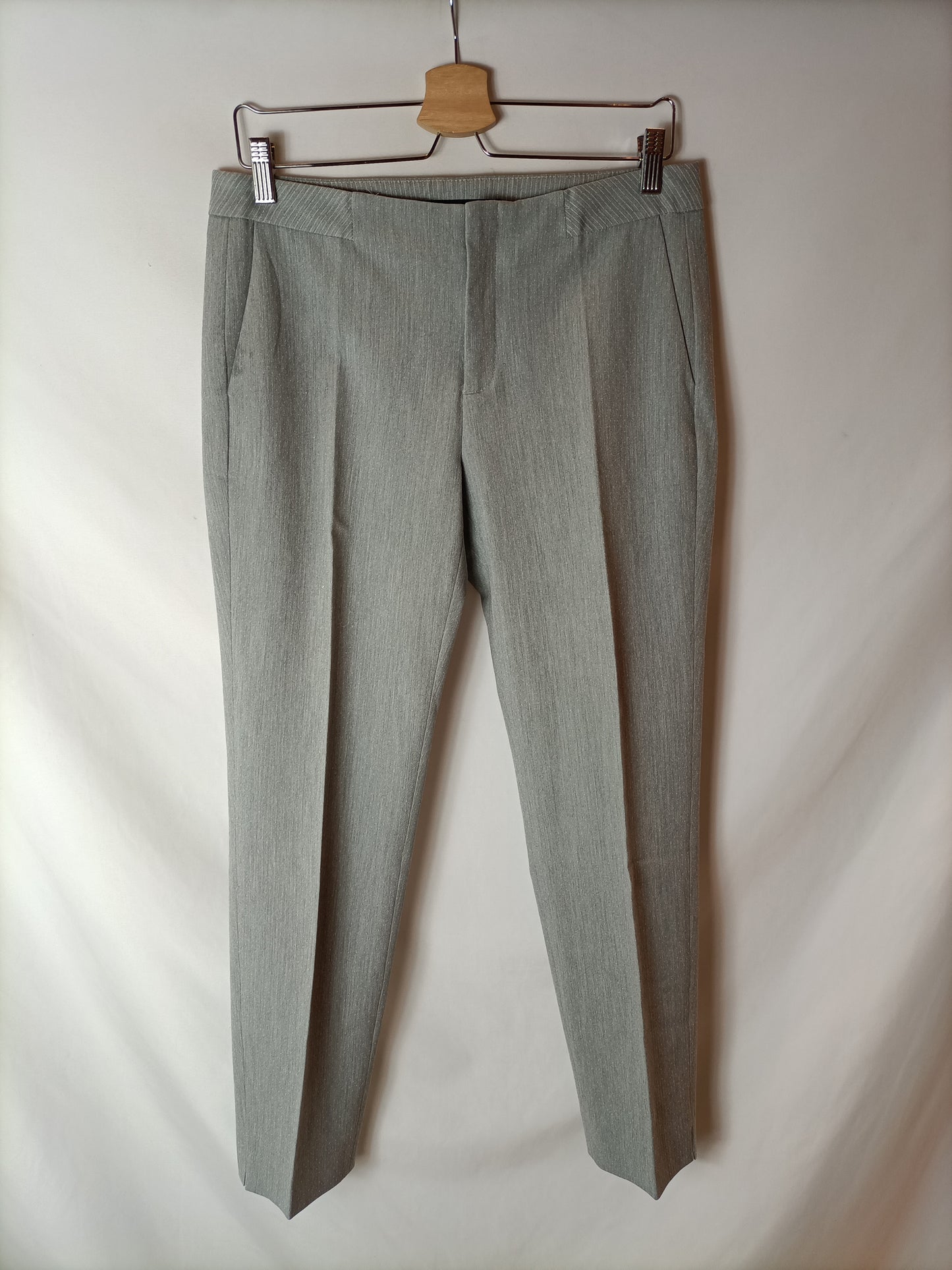 ZARA. Pantalón gris topitos T.38