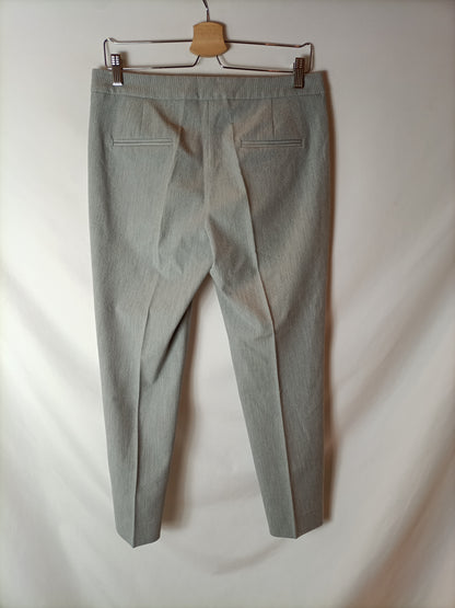 ZARA. Pantalón gris topitos T.38