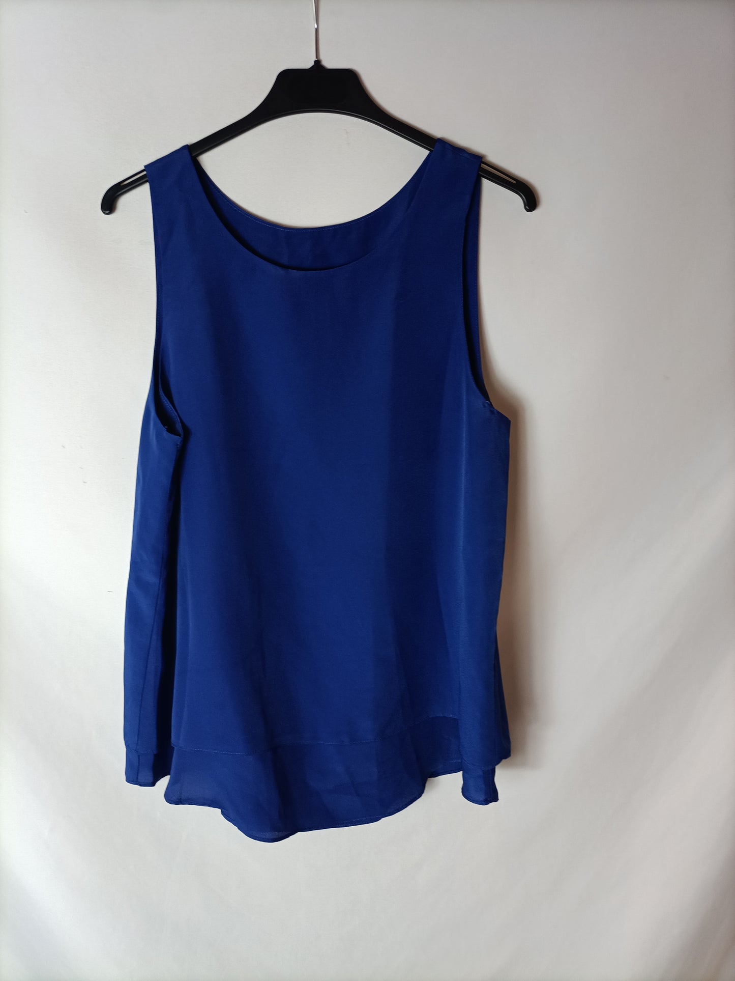 MANGO. Top azul volante. T M