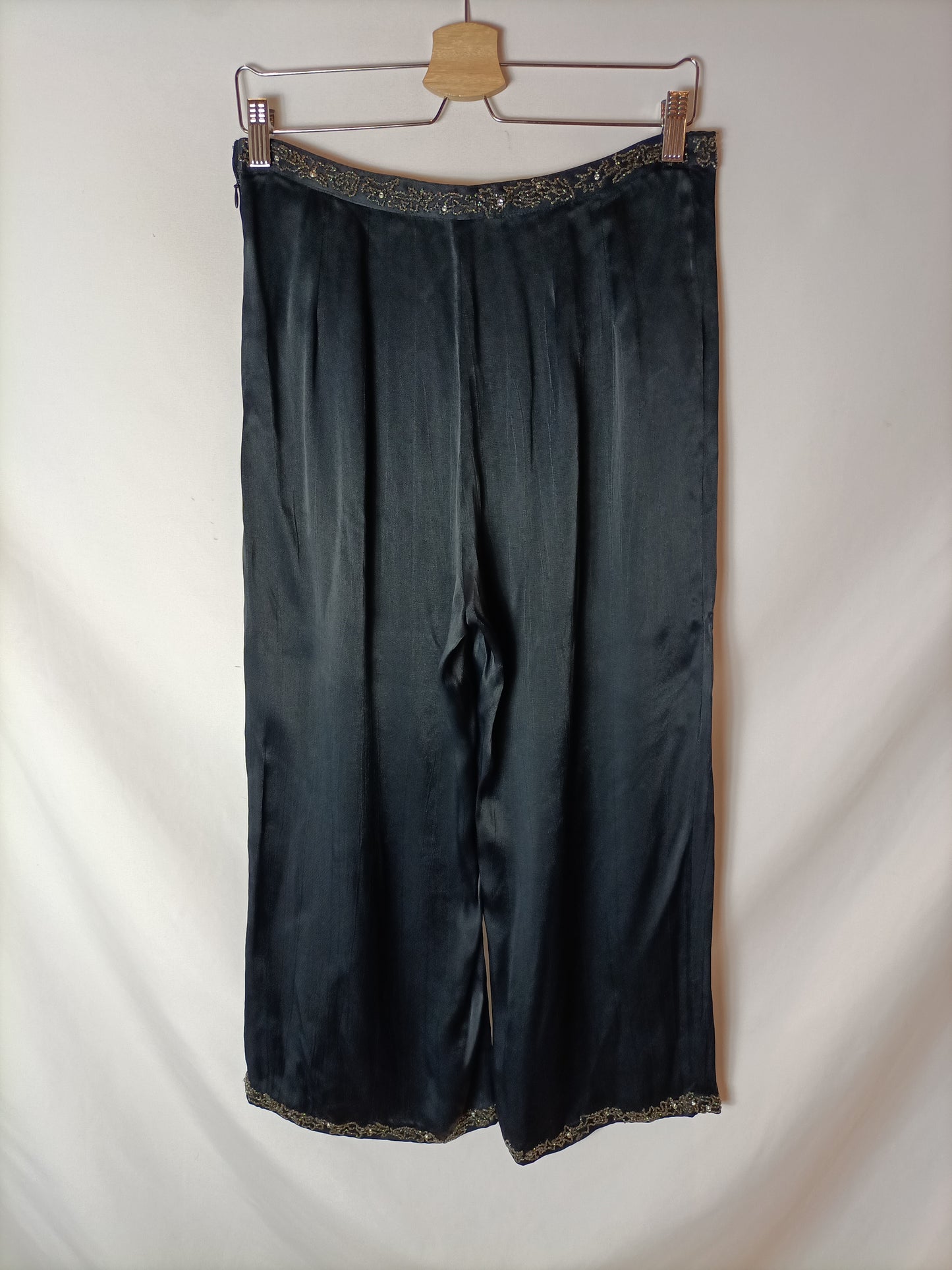 INTROPIA. Pantalón culotte negro pedrería. T 38