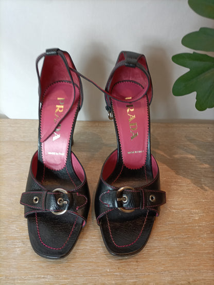 PRADA. Sandalias negras hebilla. T 36,5