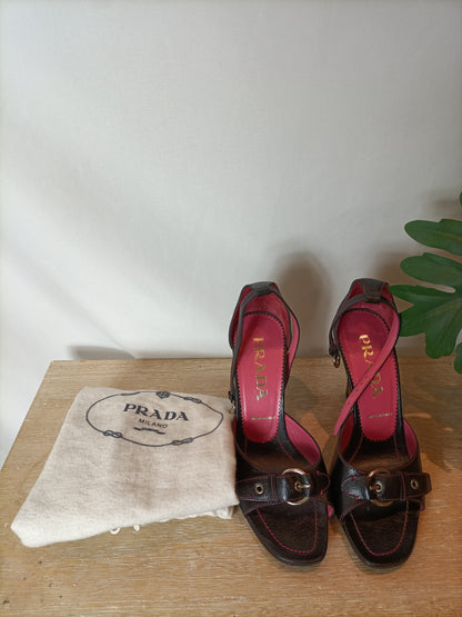 PRADA. Sandalias negras hebilla. T 36,5