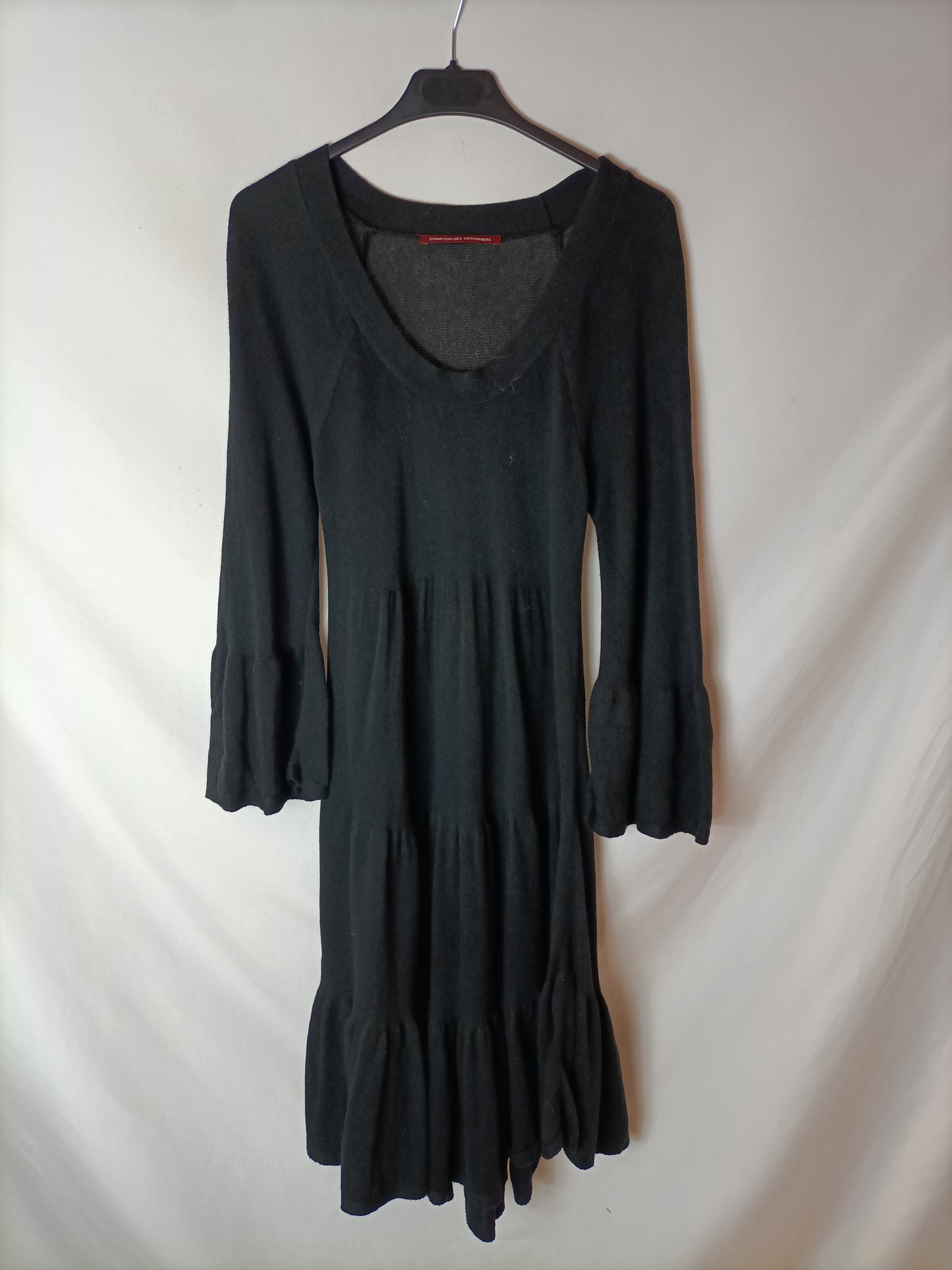 COMPTOIR DES COTONNIERS. Vestido negro punto volantes. T M