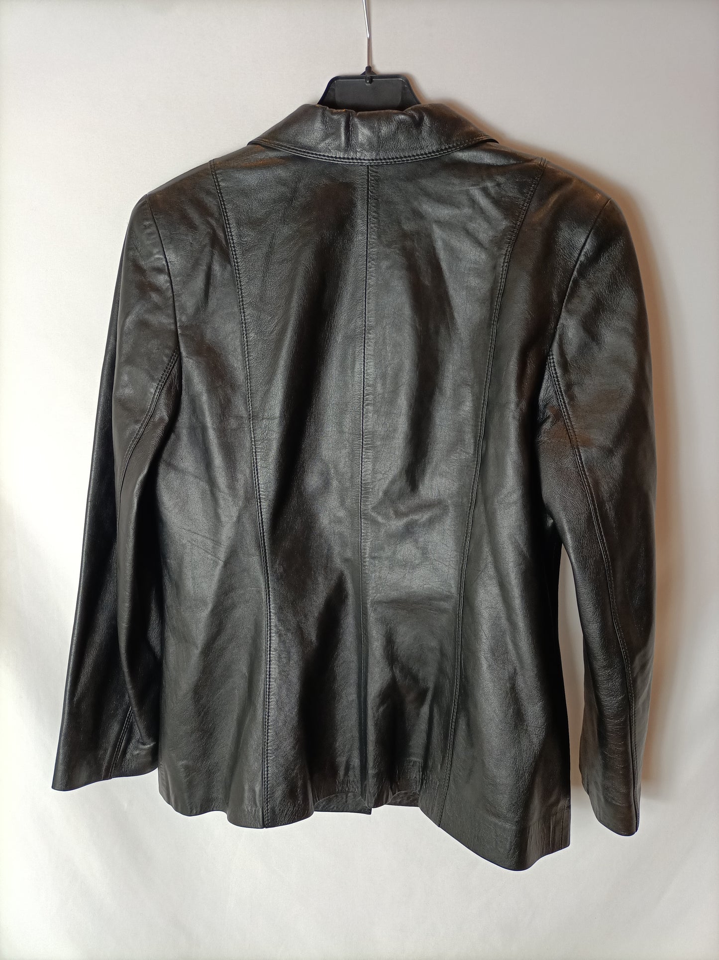 SIMORRA. Chaqueta negra estilo blazer en piel. T 42