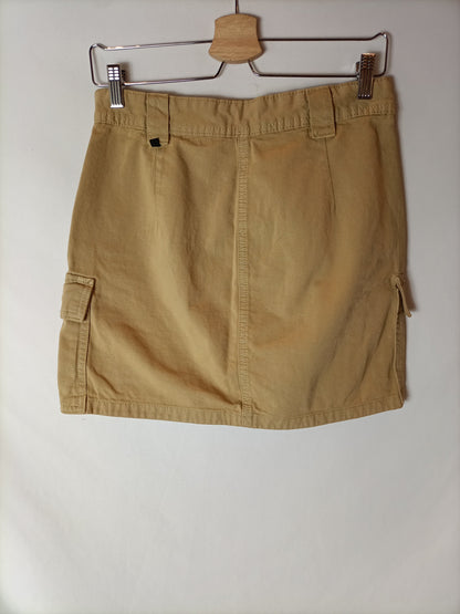 BERSHKA. Falda beige cargo T.38