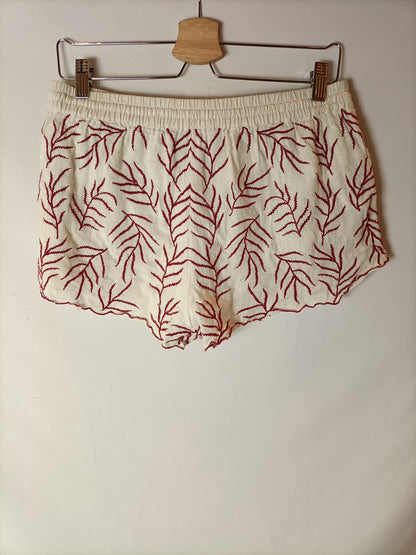 ZARA. Shorts beige bordado T.m