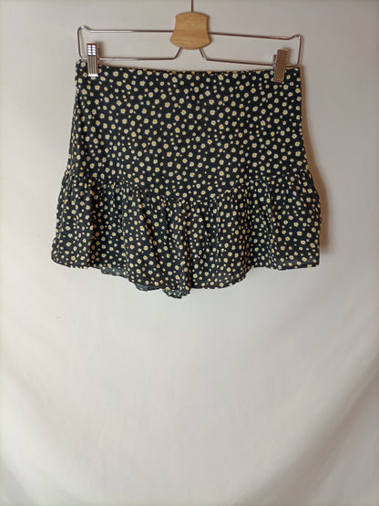 ZARA. Falda/pantalón negro flores T.m