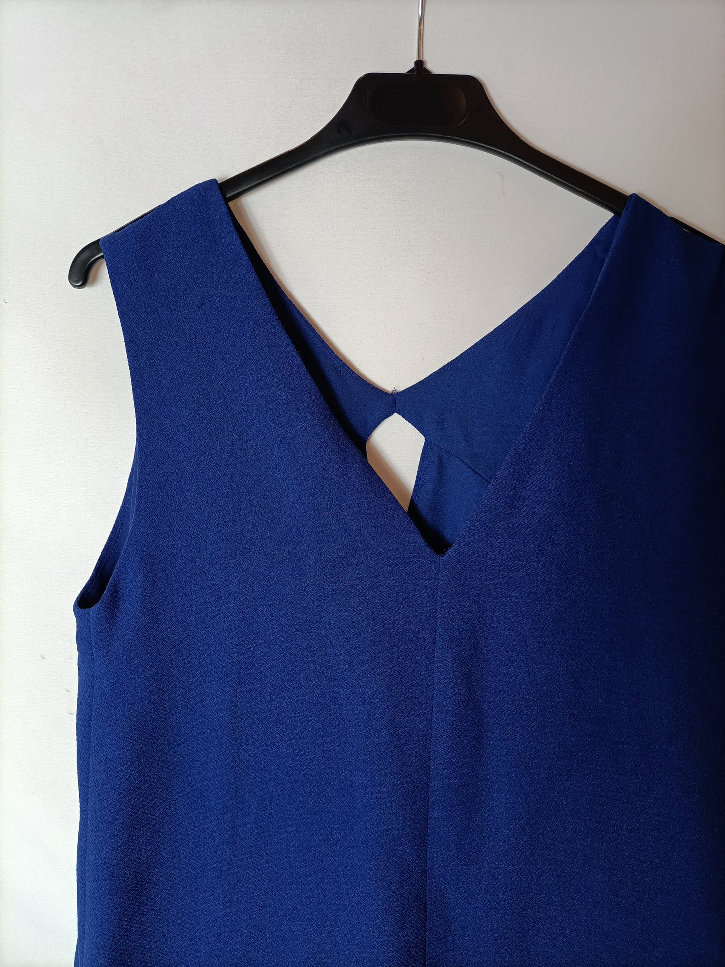 MANGO. Vestido corto azul apertura. T XS