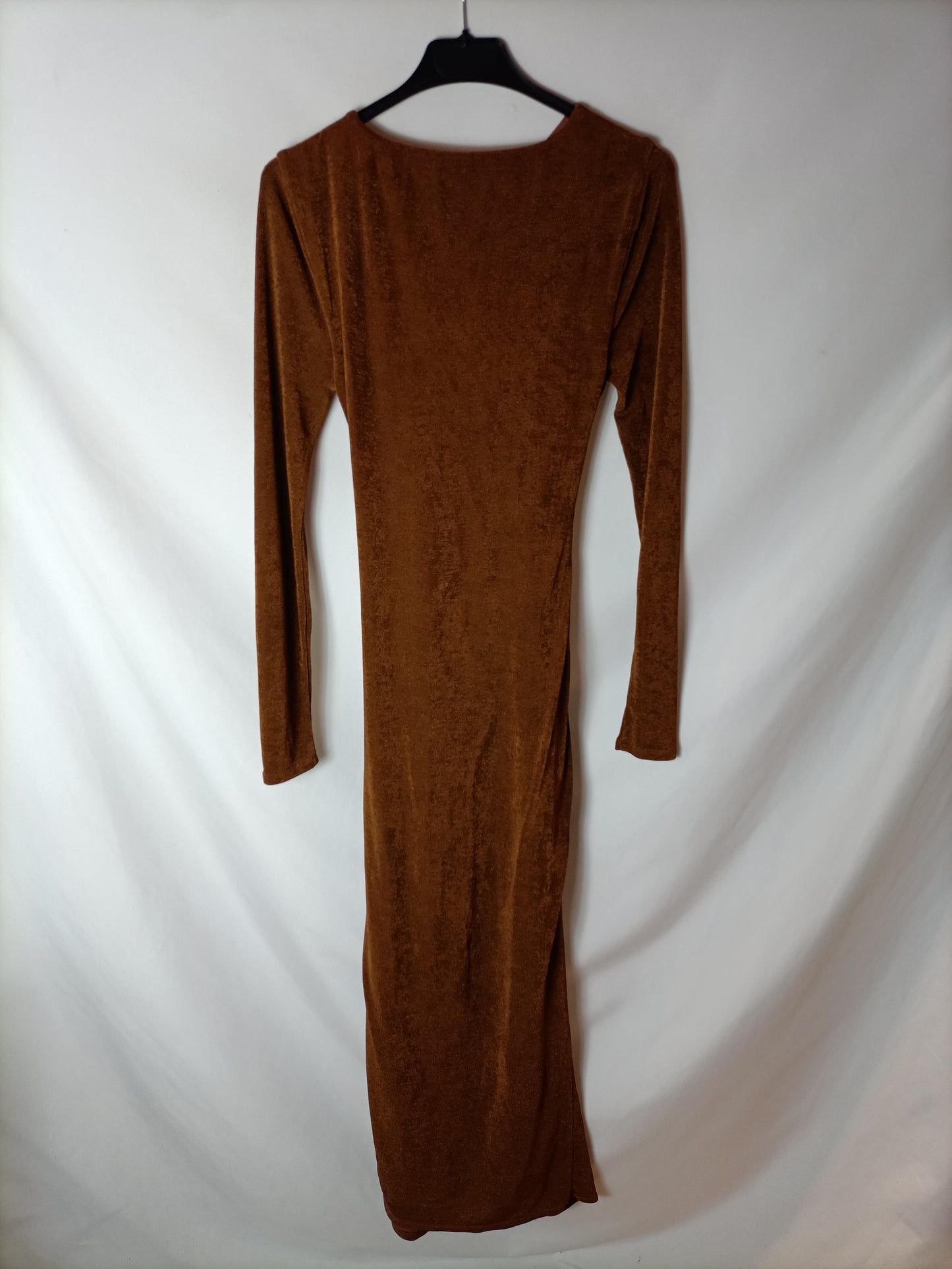 LOVERS AND FRIENDS. Vestido midi aperturas ocre. T S