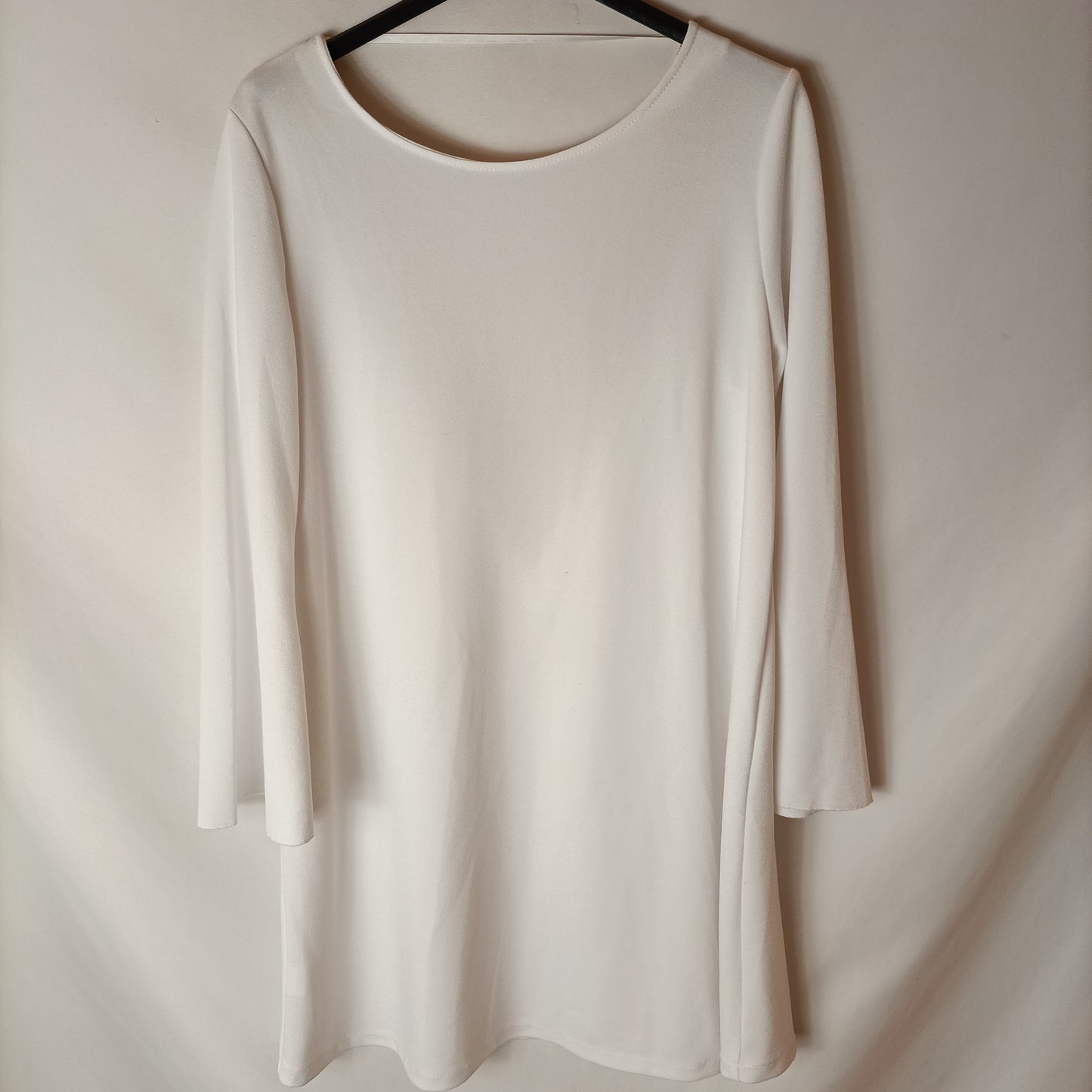 BELICCI. Vestido blanco detalle espalda. T M