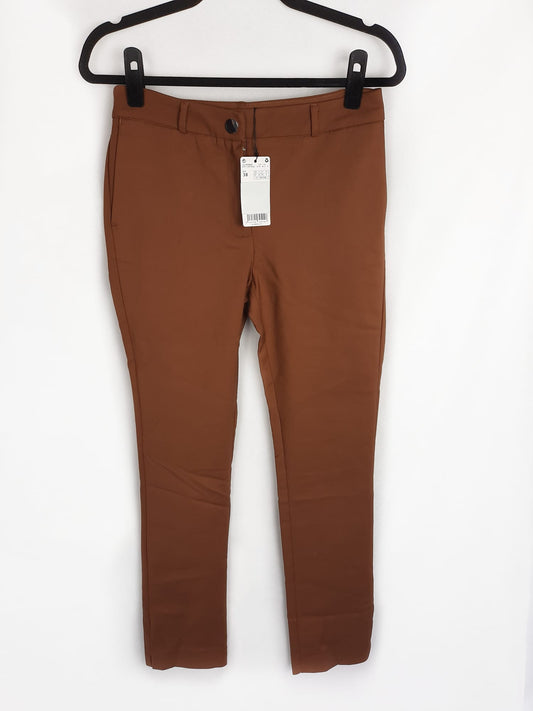 MANGO. Pantalones talla 38