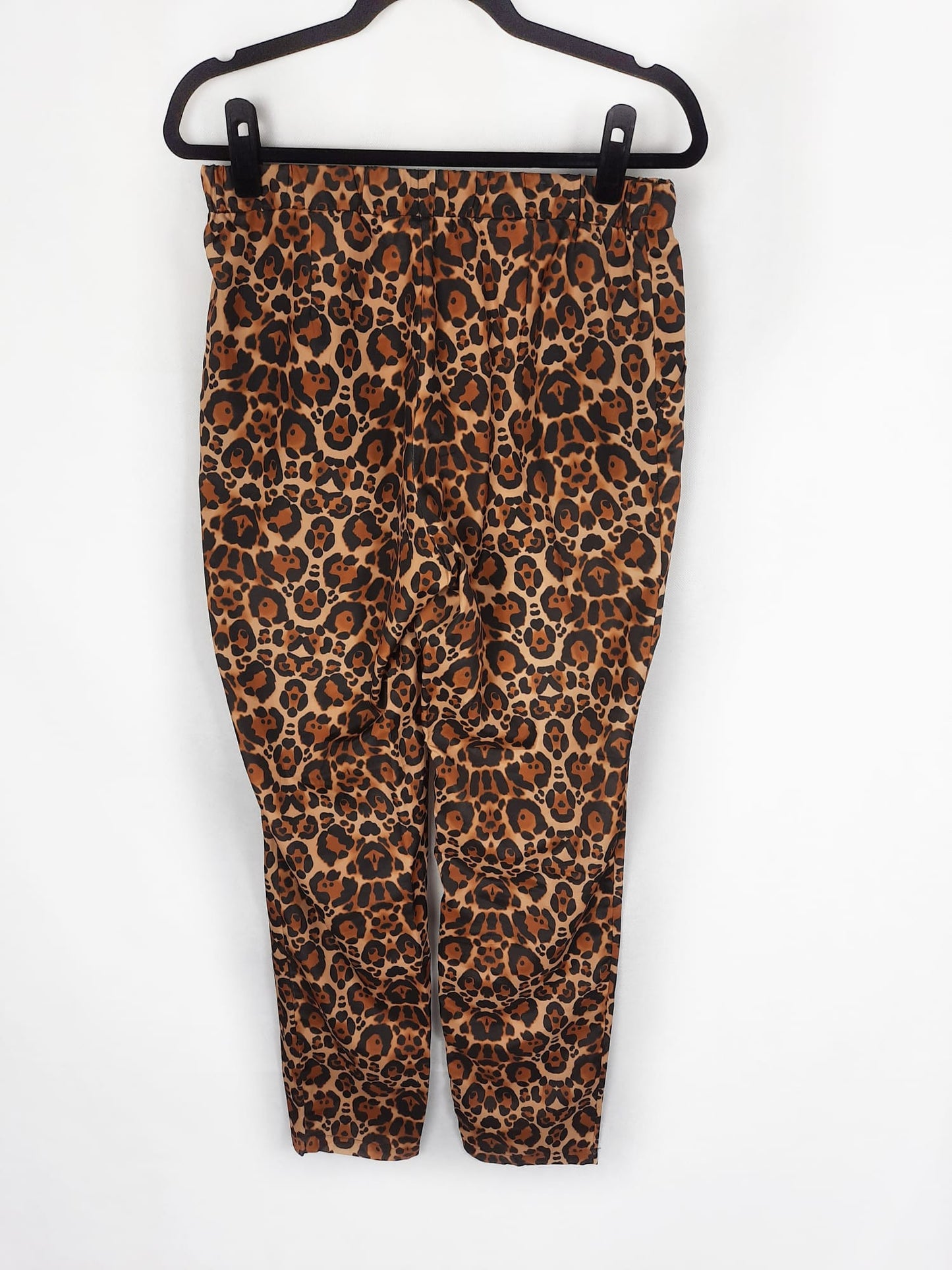 H&M. Pantalón animal print talla 40