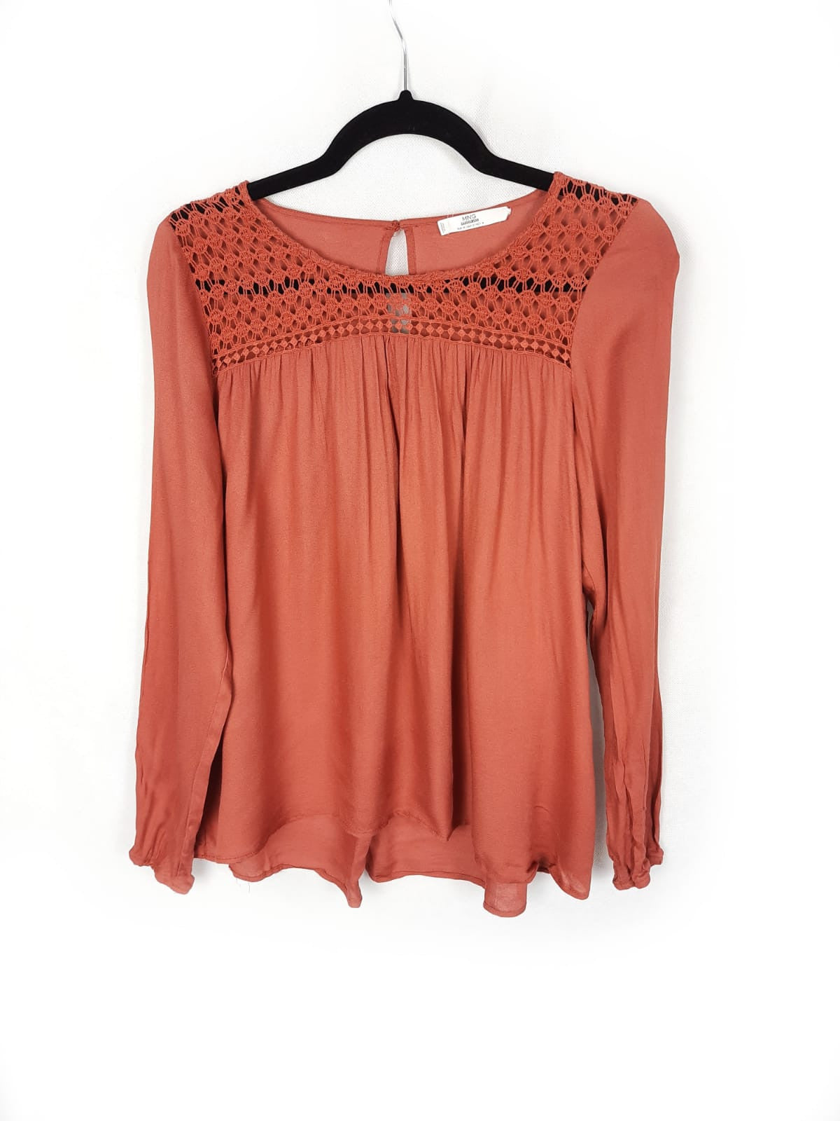 MANGO. Blusa croché T. M