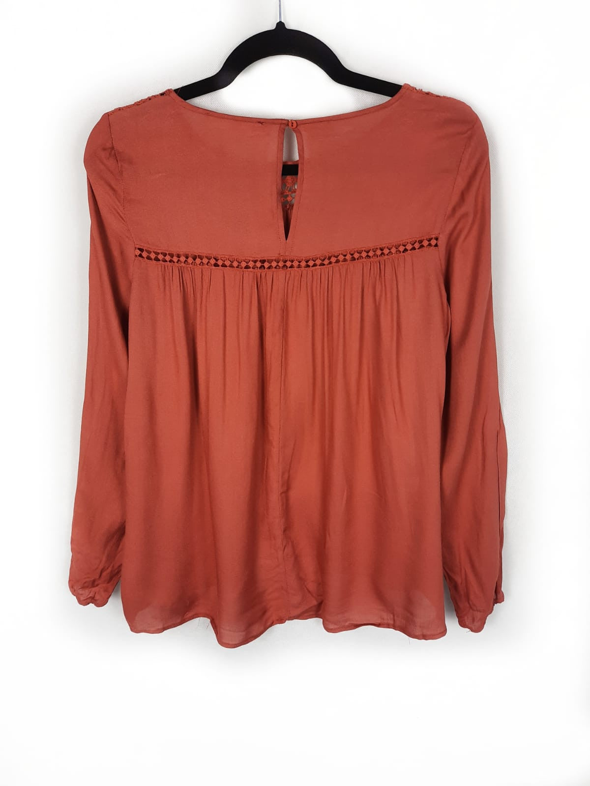 MANGO. Blusa croché T. M