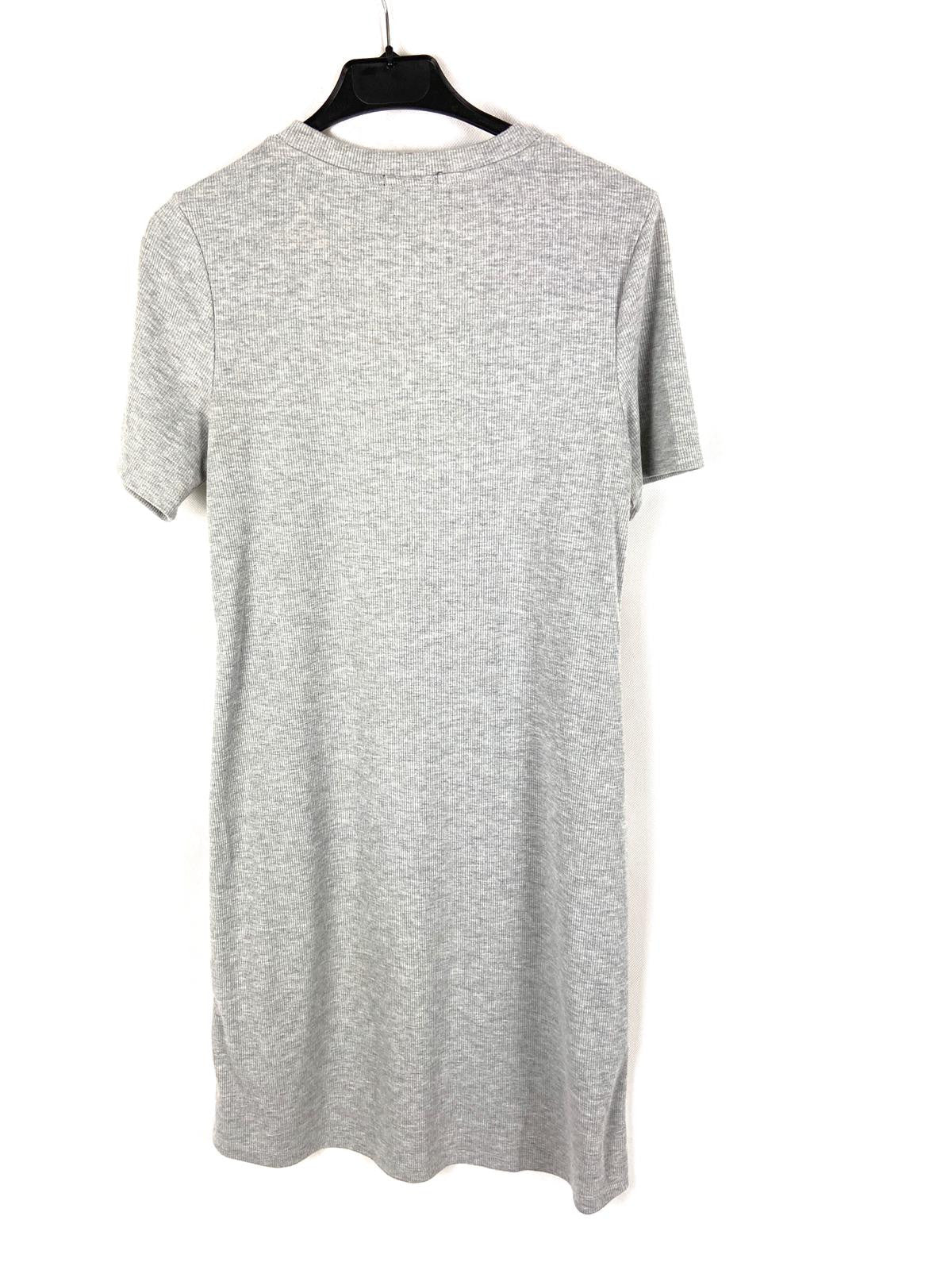 BERSHKA. Vestido gris T.m