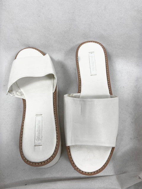 STRADIVARIUS.Sandalias plataforma blancas T.40