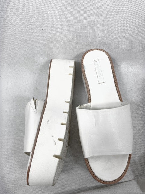 STRADIVARIUS.Sandalias plataforma blancas T.40