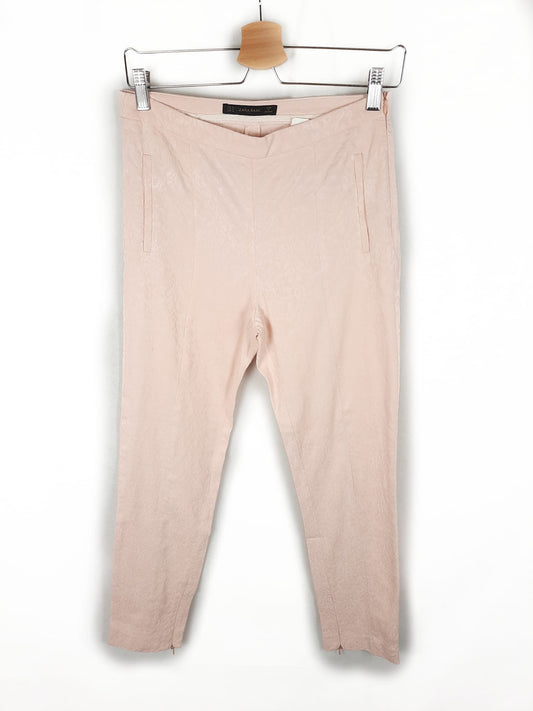 ZARA. Pantalón rosa textura T.m