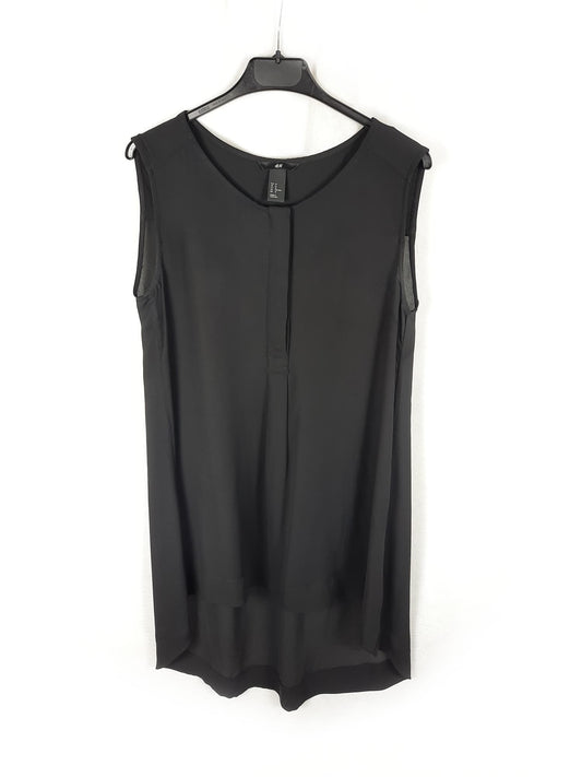 H&M. Blusa negra   T.40