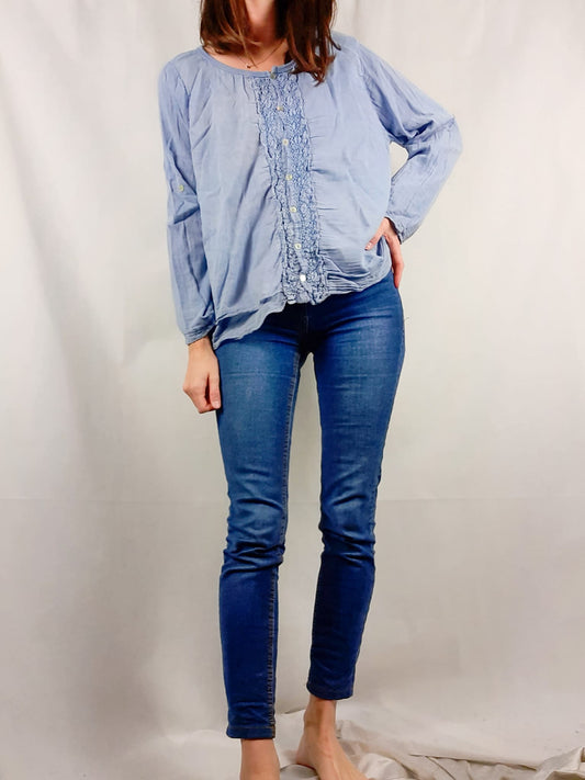 OTRAS. Blusa azul efecto desgastado T.u