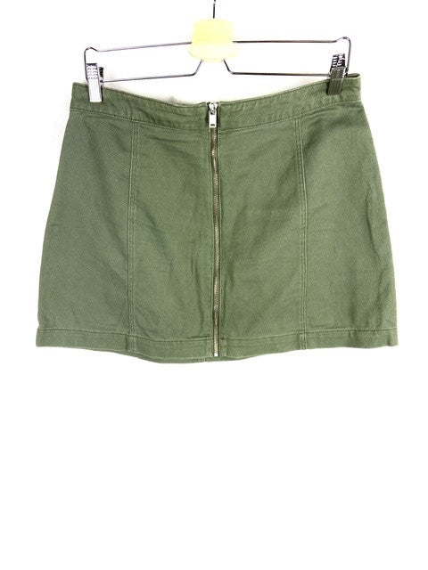 H&M. Falda verde corta T.42