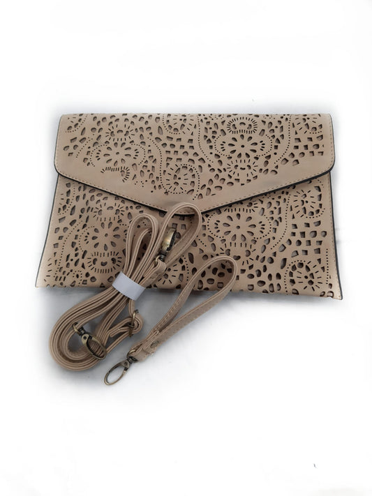 MISAKO.Cartera mano troquelada beige