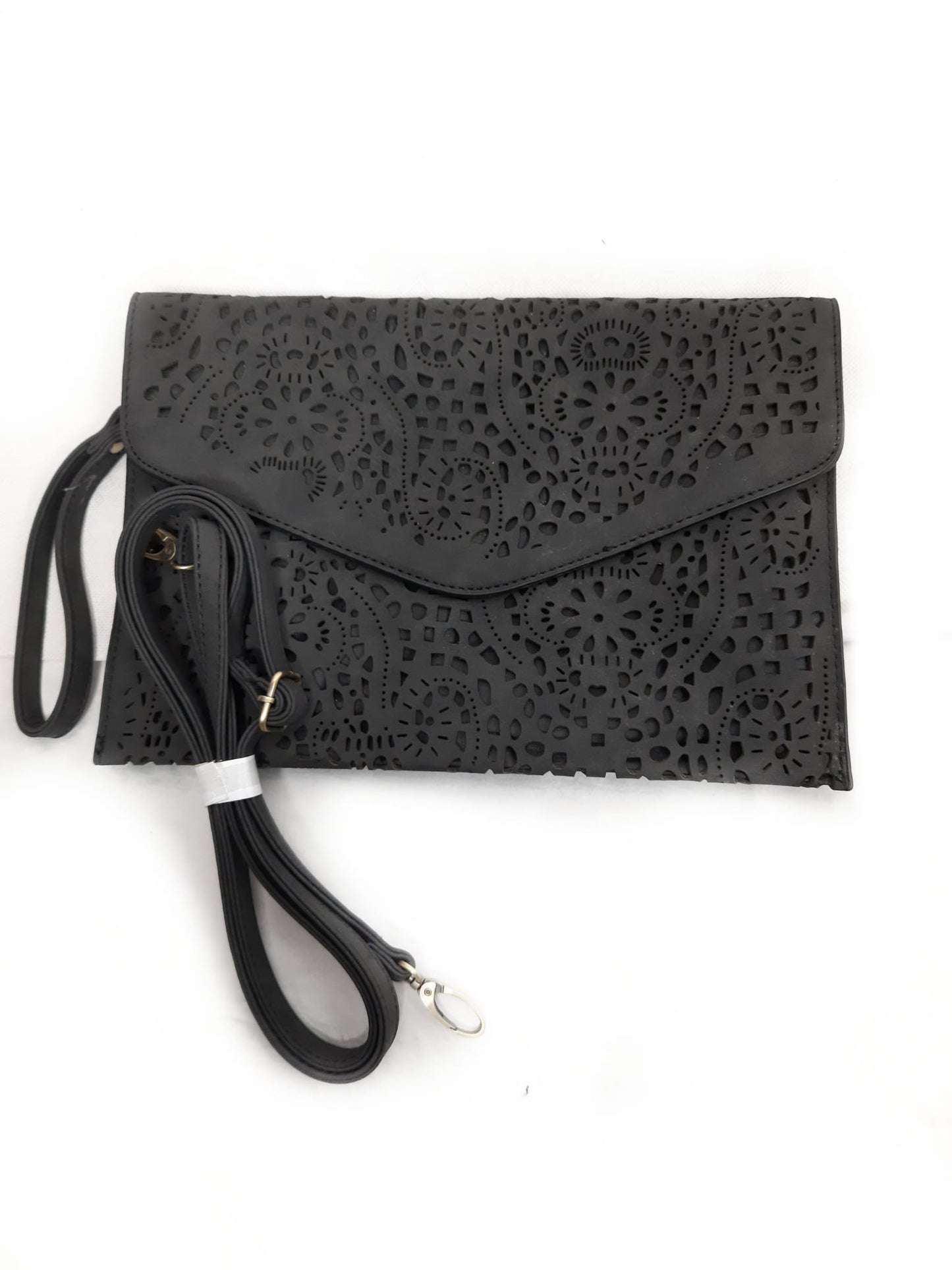 MISAKO.Cartera mano troquelada negro