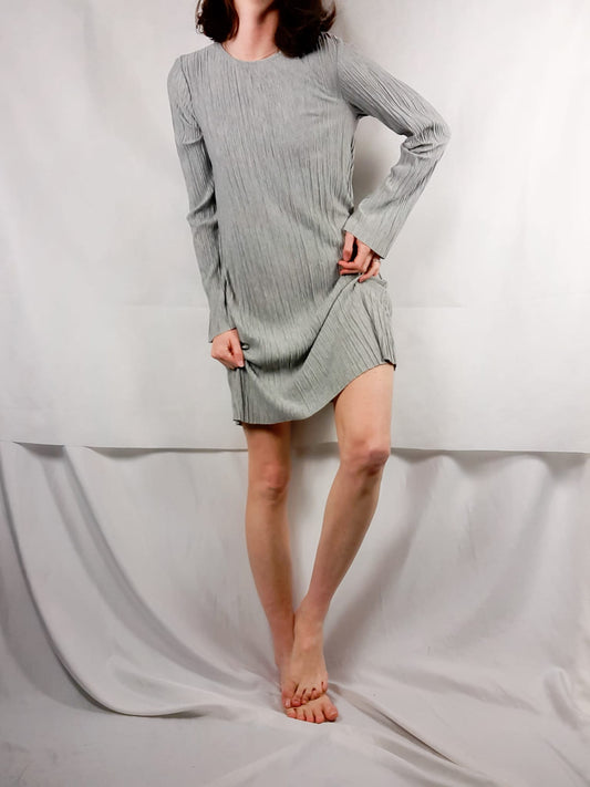 STRADIVARIUS.Vestido corto gris T.s