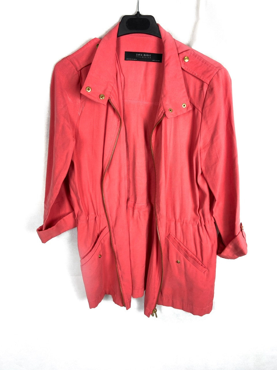 Market. ZARA. Chaqueta coral cremallera T.xs