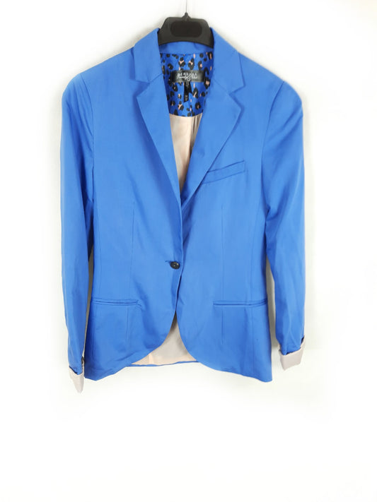 BERSHKA. Blazer azul puños rosas T.m