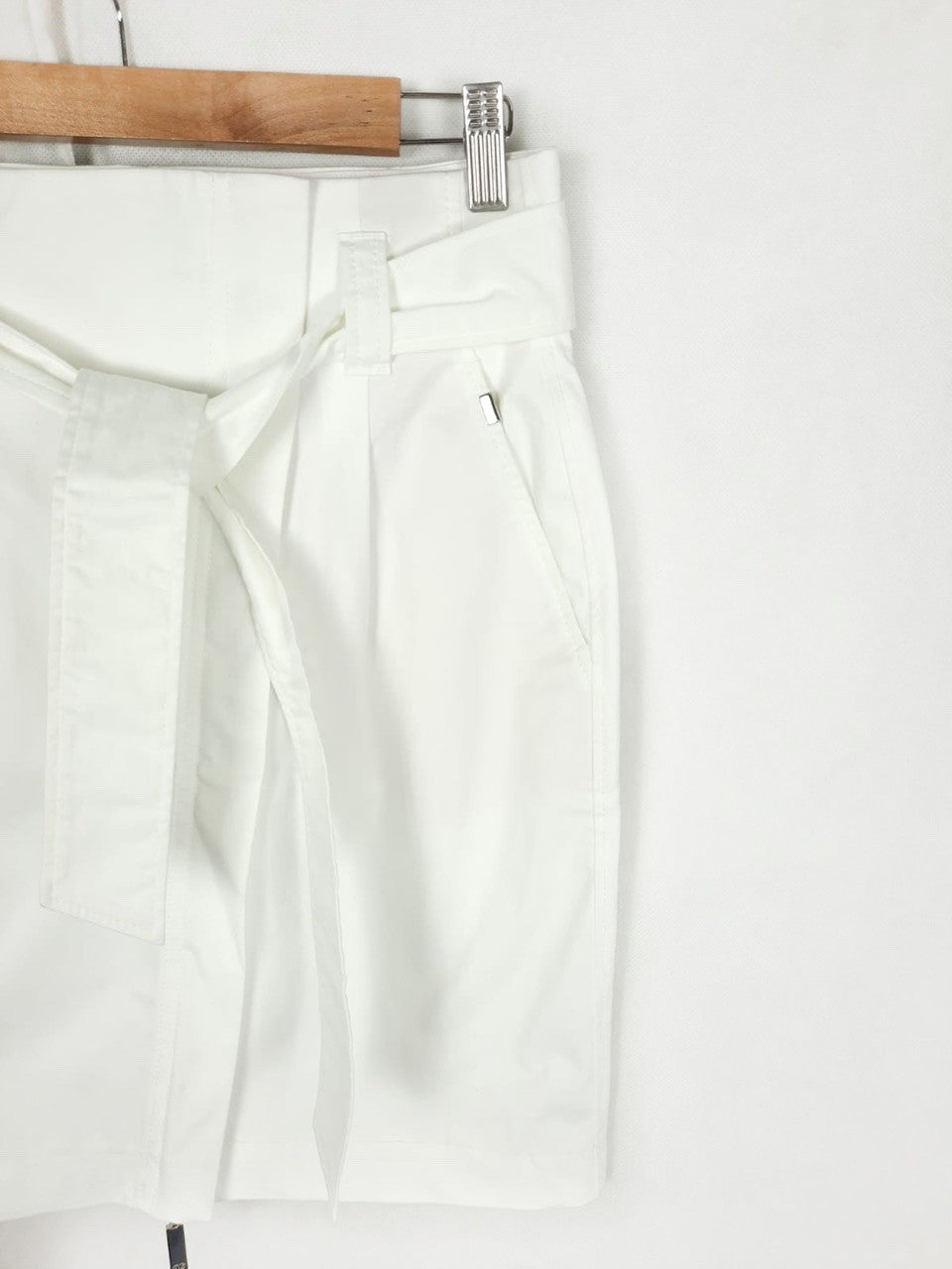 ESCADA SPORT.Falda blanca cremallera T.36