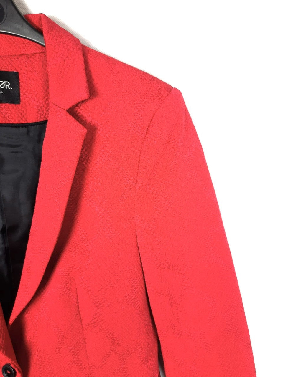 AMATOR. Blazer roja textura T.s