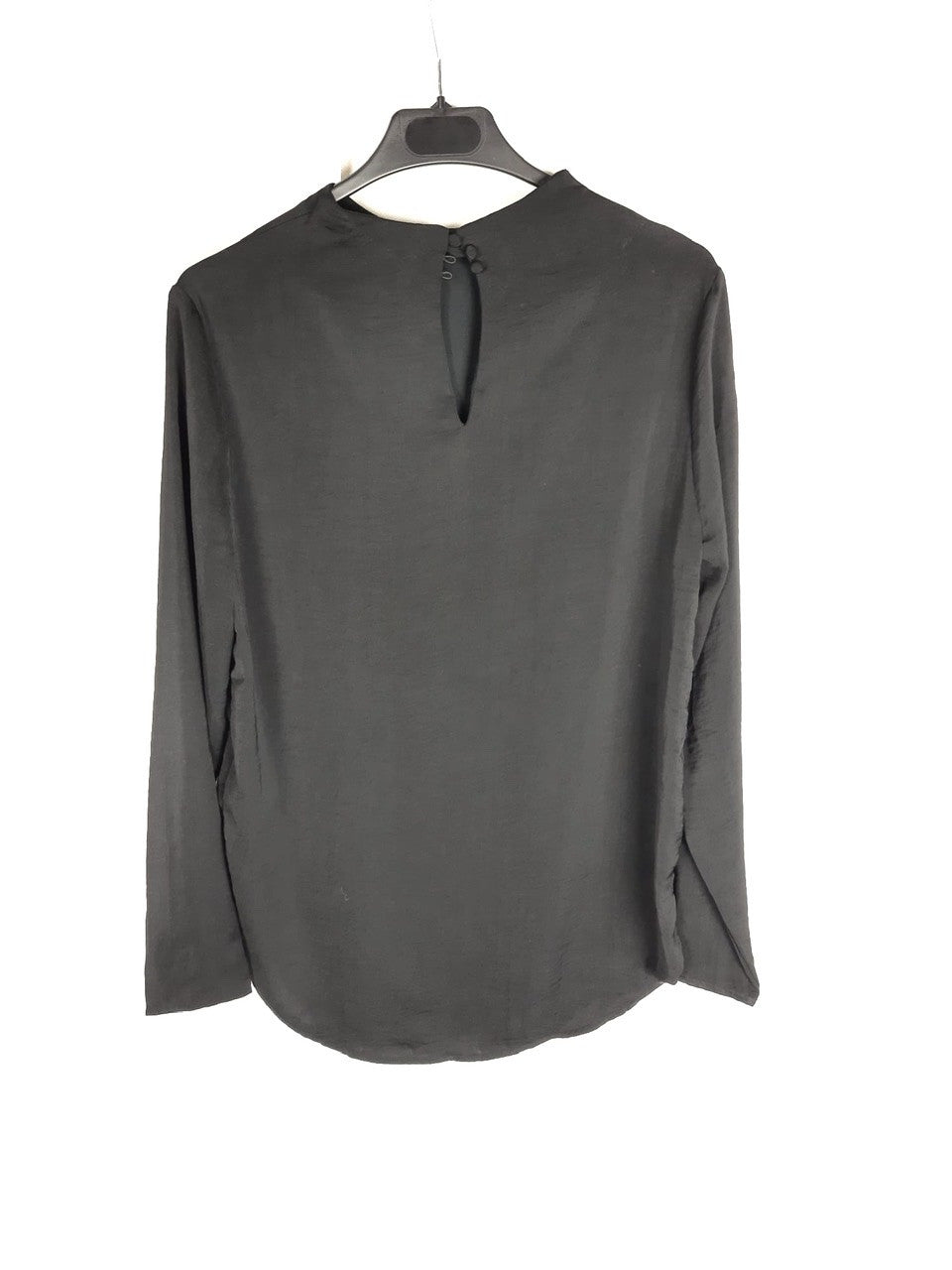 H&M. Blusa negra fluida T.36