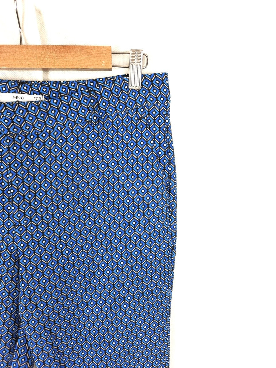 MANGO. Pantalón rombos azules T.40