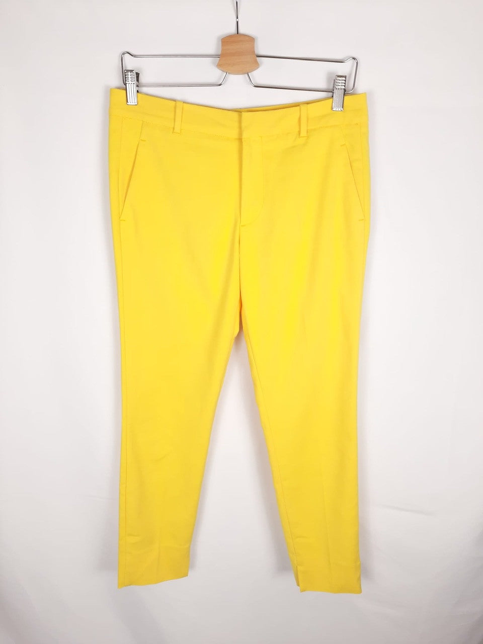 ZARA.Pantalones amarillos vestir T.36