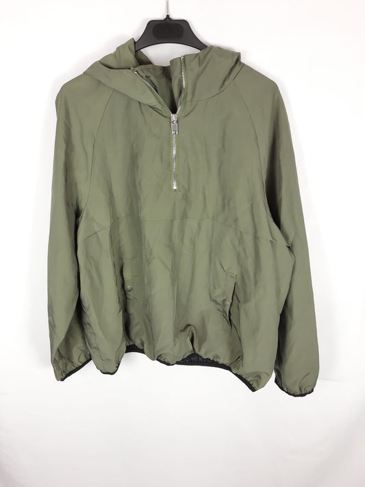 ZARA. abrigo verde estilo canguro impermeable  T.l